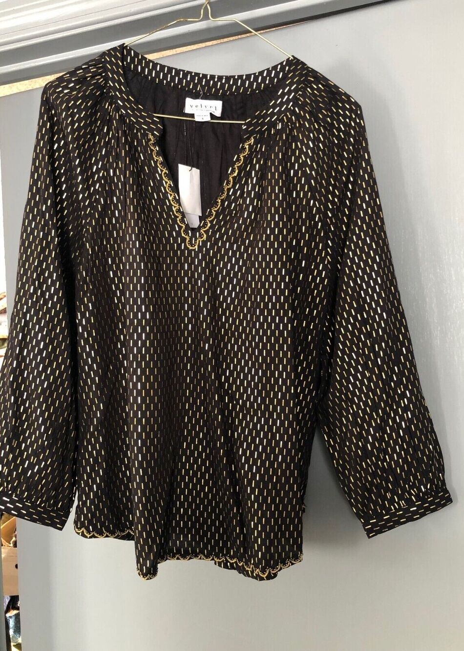 NWT VELVET By Graham & Spencer Gold Printed Peasant Tunic top Small V Neck
